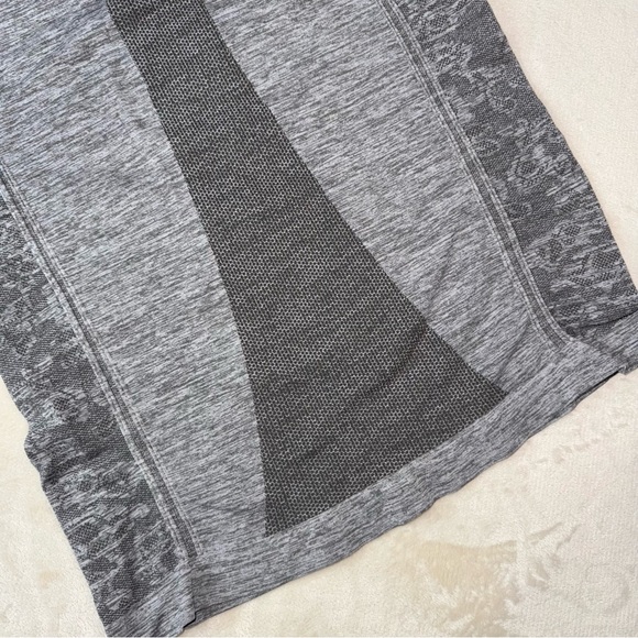 NEW American Eagle Grey Athletic Tank Top - Picture 7 of 9